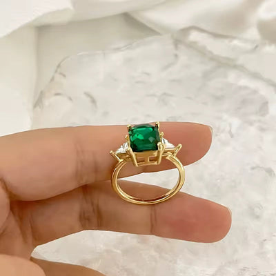 Luck - Green Zircon Ring in Gold
