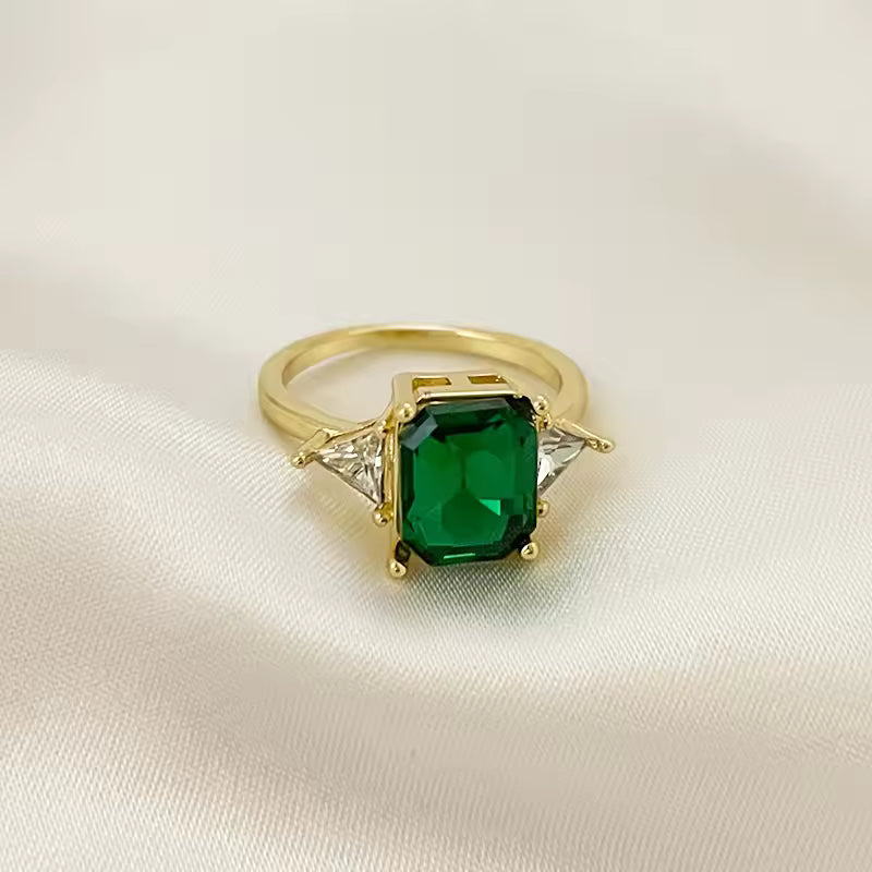 Luck - Green Zircon Ring in Gold