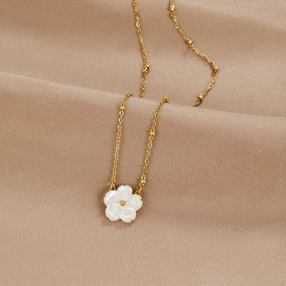 Wonderful Flower Necklace